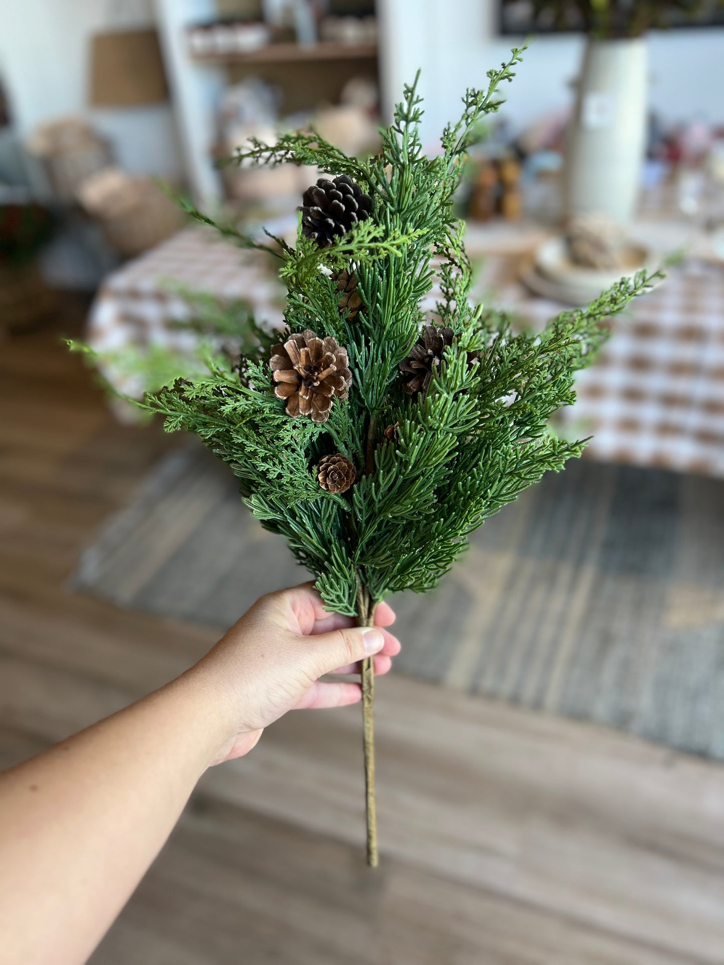 CEDAR/PINECONE BUSH