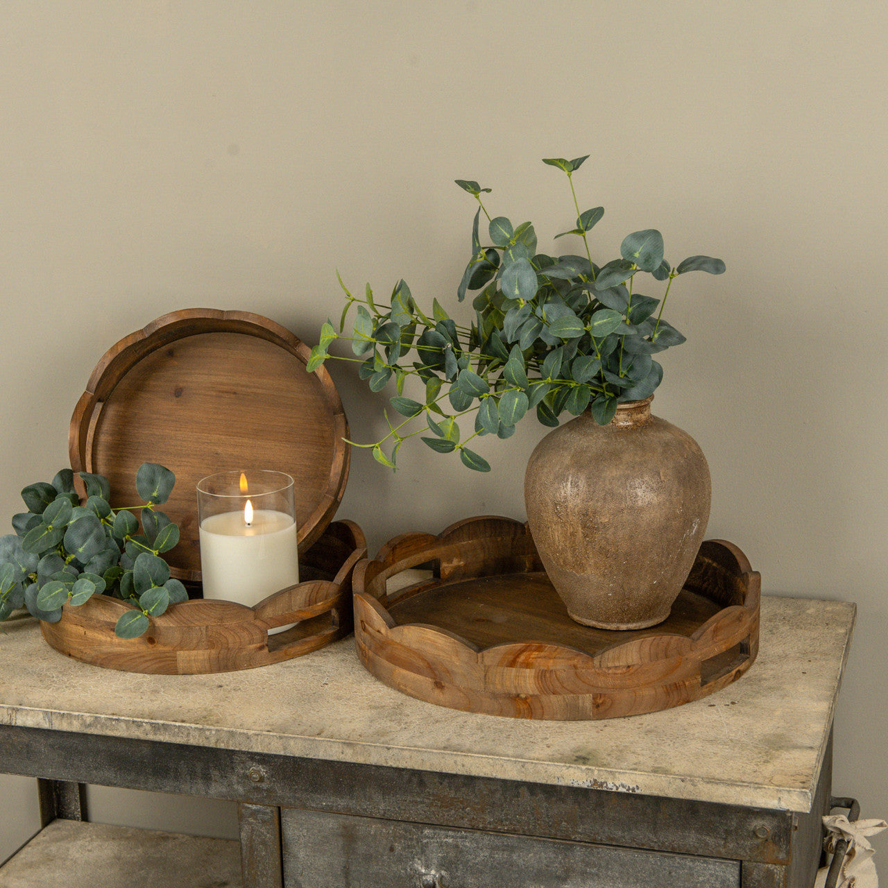 Scalloped Round Wood Trays