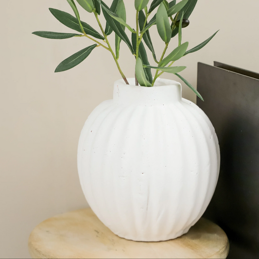 8.7" WHITE LINED VASE