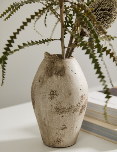 Danez Vase